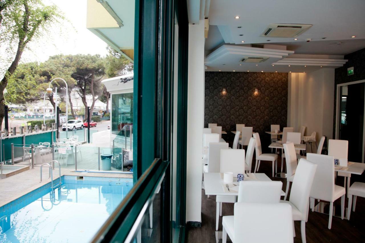 Hotel Montecarlo - Vista Mare Con Piscina & Area Fitness Riccione Buitenkant foto